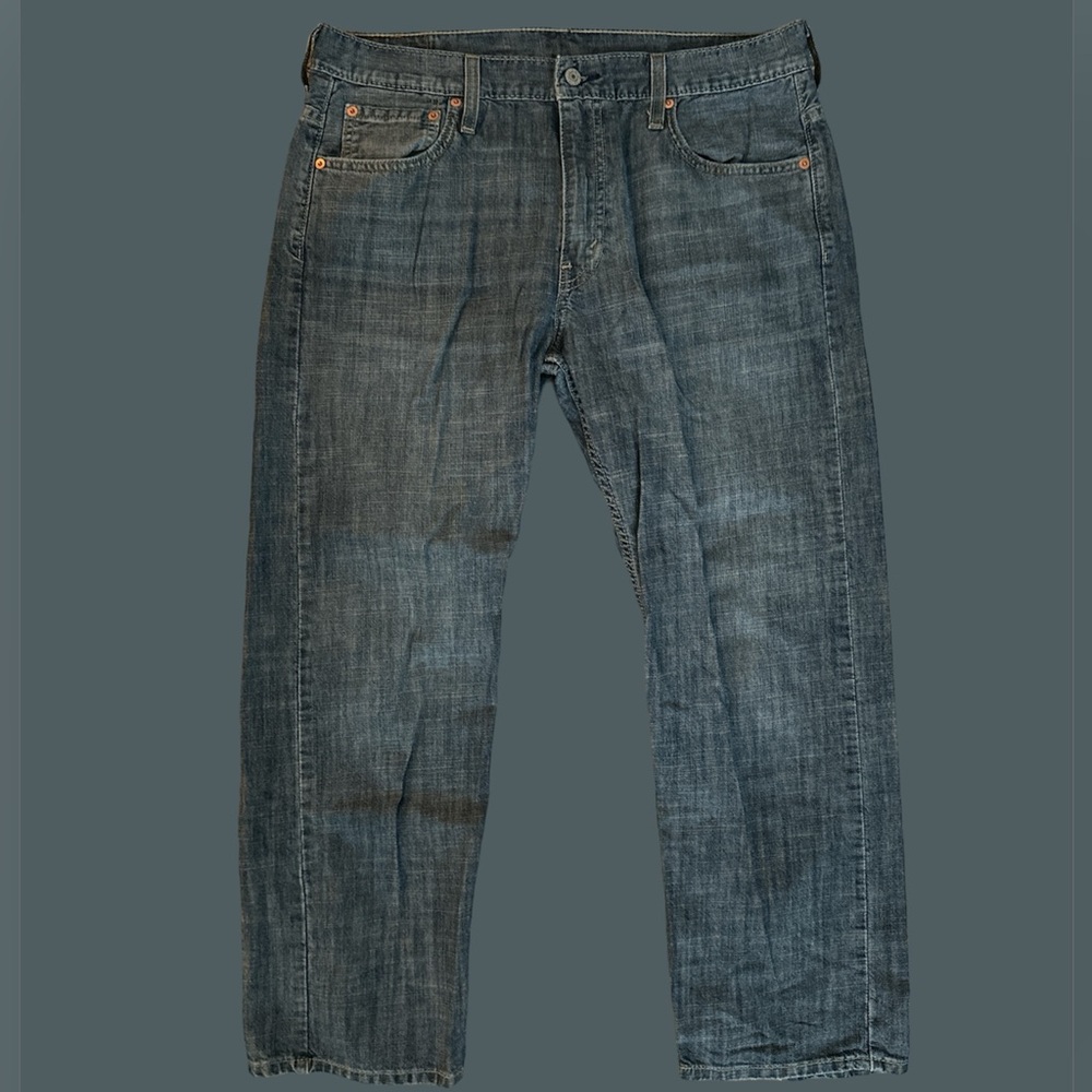Dark wash Levi’s 569 new condition worn twice